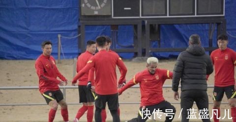 中国队|12强赛国足红衣出战中日之战 刘彬彬吉翔落选23人名单!