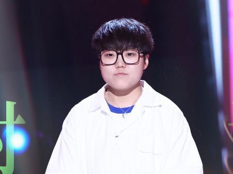 張露馨|李榮浩頂著被罵的風(fēng)險(xiǎn)教王靖雯投機(jī)取巧，結(jié)果對(duì)方不聽(tīng)話(huà)，太虧了