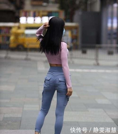 在职场 打底裤不用什么花哨,也可日常休闲,形成一道美丽的风景线