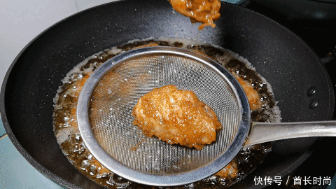 孩子想吃炸鸡翅?这样做简单又卫生,外酥里嫩,比买的还要好吃