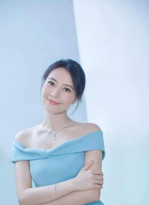 她号称“直男杀手”，出道23年从不参加综艺，网友：一股清流