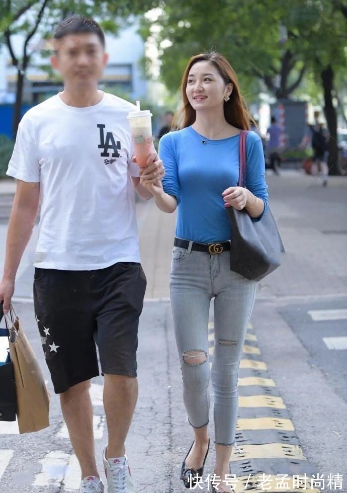 身材|身材好的女生就是任性, 穿紧身裤也能这么好看, 尽显时尚魅力!