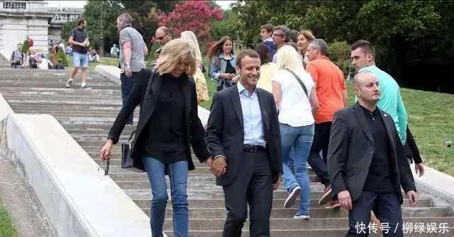 小姐姐|布丽吉特整容后更自信同马克龙出游亲密似挂件,撒起娇来齁甜蜜