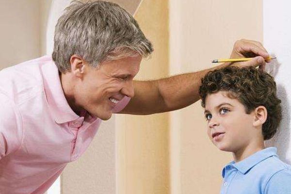 少长|4个暗号预示孩子进入“猛涨期”,父母要了解,错过少长10公分