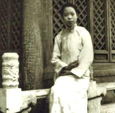 文绣|文绣跟溥仪离婚后,靠什么维持生活后嫁给一国军少校