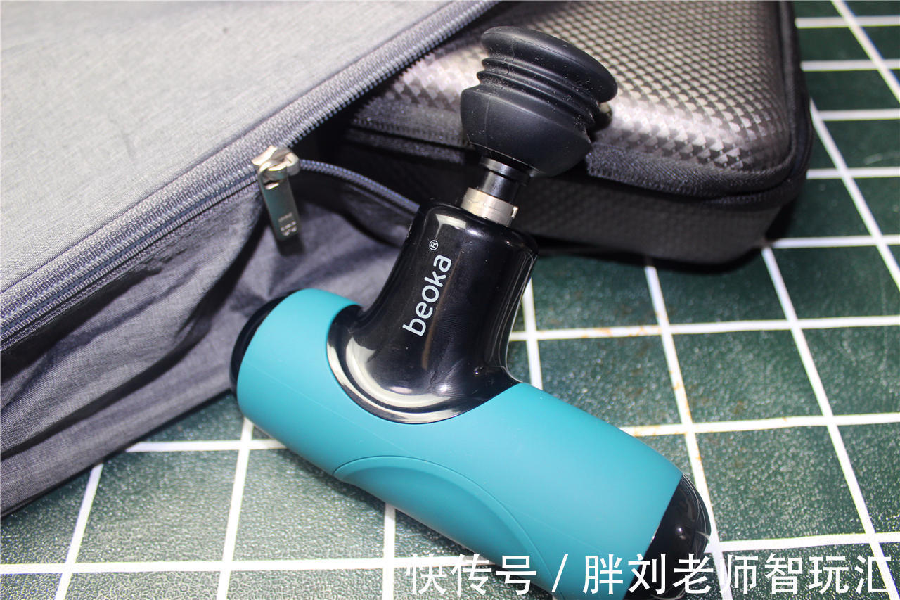 腰酸背痛|腰酸背痛腿抽筋,快用筋膜枪。舒服