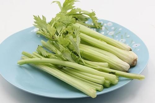 血管|血压高,只是少吃盐是不够的,3种素菜对血管的危害,不比吃盐低