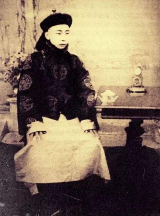 晚年|差一点成为皇帝,最终被慈禧抛弃,晚年寄人篱下、生活落魄