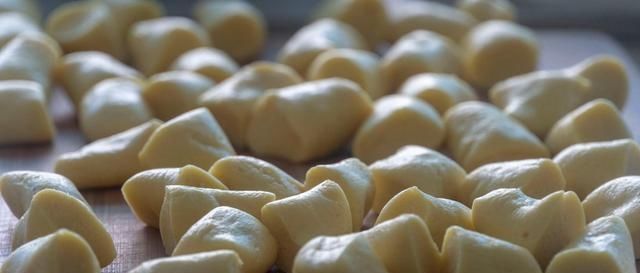 喜欢吃糯米粉的快收藏,不发面不烫面,5斤糯米粉不够吃,真过瘾