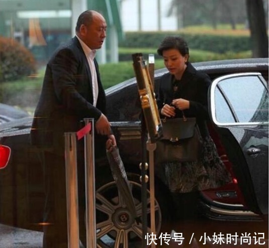 长裙|杨澜真会包装,50+穿长裙踩高跟鞋还这么漂亮,气质高级优雅!