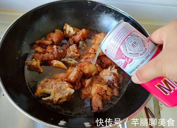 蹄膀|夏天，少买牛羊肉，12元一斤的肉才香，焯水后加料卤，香糯好吃