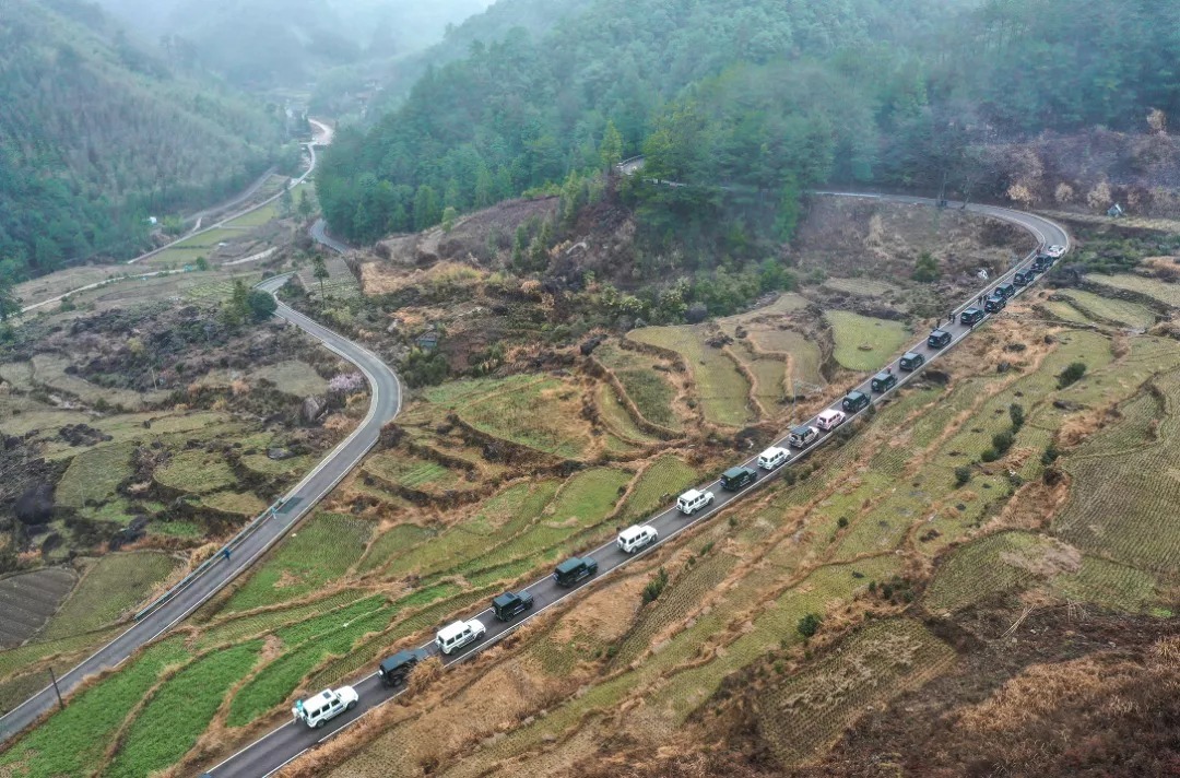 高野美！龙泉这条穿越云层的越野山路，每一公里都美到极致！