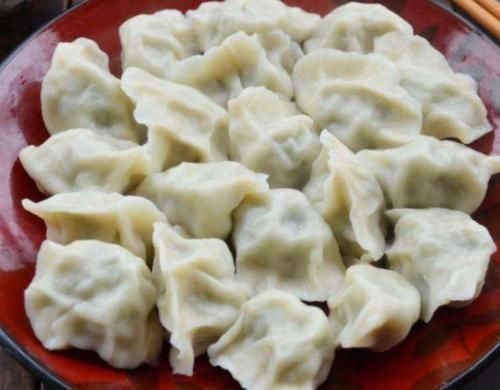 煮饺子,要不要盖锅盖多数人做错了,难怪饺子软糯不劲道还破皮