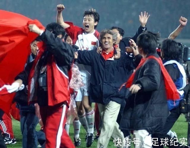 中国足球队|得到认可！巴西球员盛赞中国足球，注意，是足球而不是足球队！