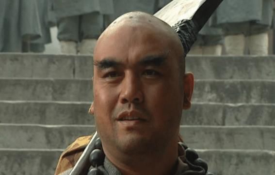 当中饰演|4个版本“鲁智深”,前三位都是模仿,只有他才是真正的经典