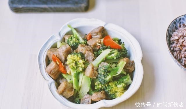 杂粮|打工人一家三口的晚餐，2荤1素1汤，朋友粗细结合，幸福感满满