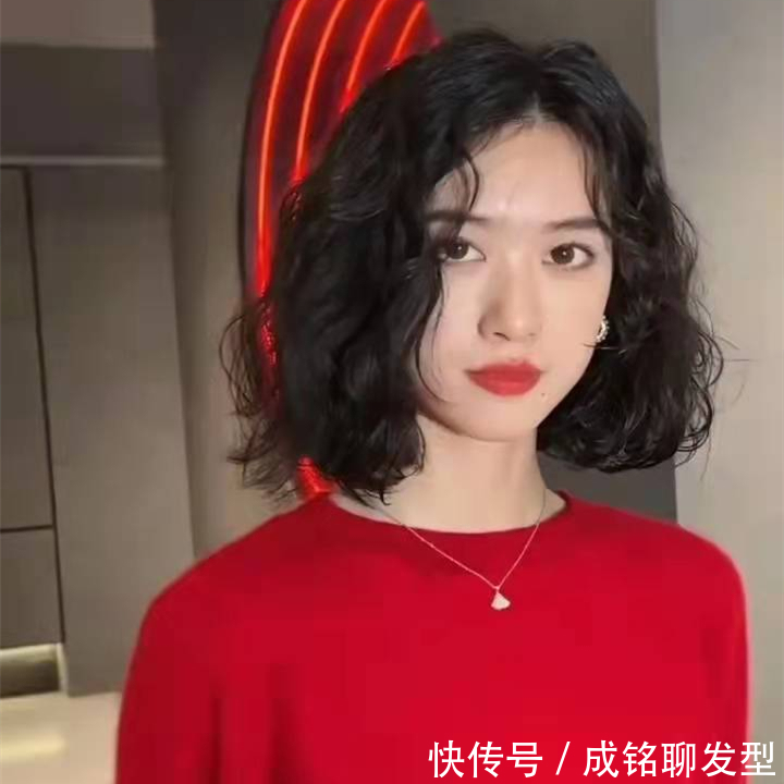 港风|今年流行“复古风”烫发,分享十款时髦又洋气的卷发,谁烫都高级