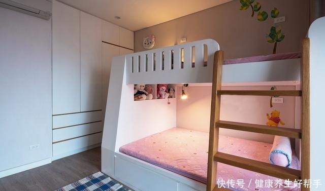 衣帽间|这是我见过的最小的衣帽间,推拉门隔出2㎡就搞定了,适用小户型!