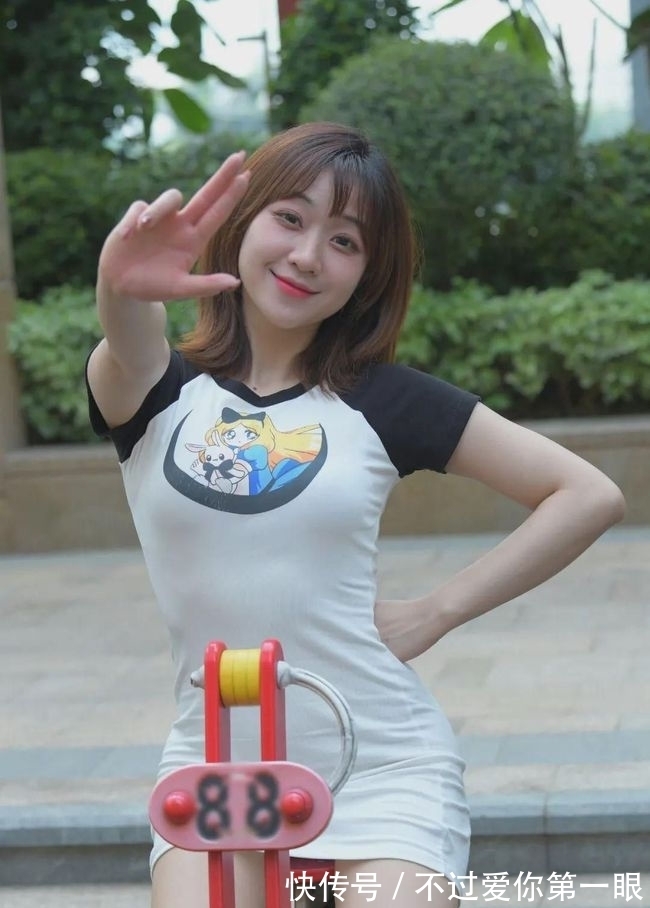 魅力 很可爱的T恤紧身裙,让小姐姐魅力十足,满满的青春气息