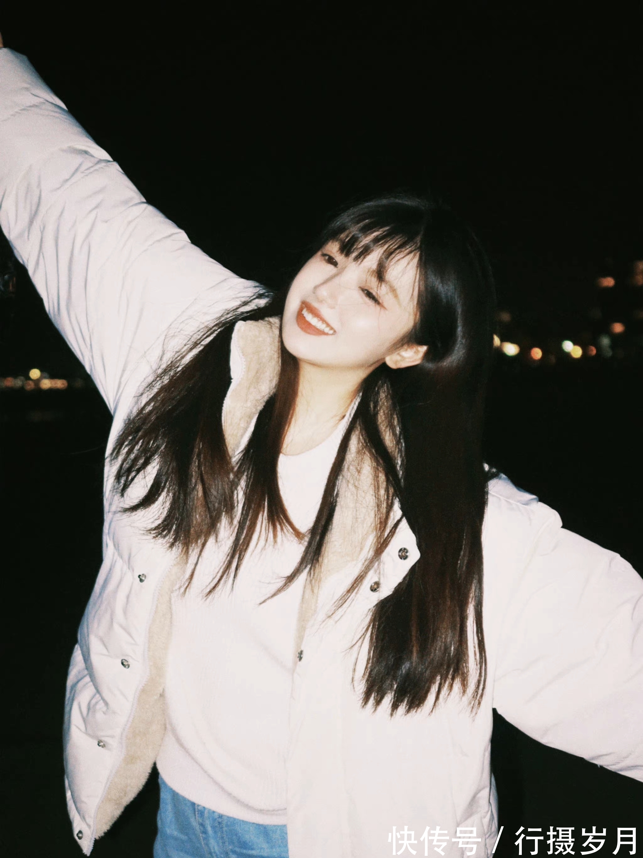 漠野$在夜的温柔中,点燃一盏桔灯