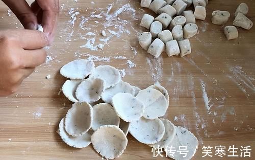 鼓囊囊|喜欢吃糯米的来收藏,试试做个芝麻薄脆,2分钟出一锅,脆香解馋
