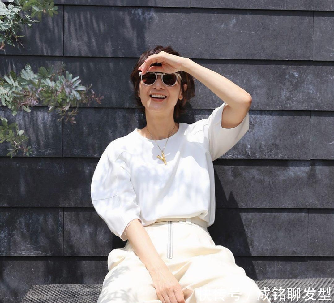 攻略|50岁更要穿得漂亮,学学这位姐姐的穿搭攻略,年过半百也有魅力