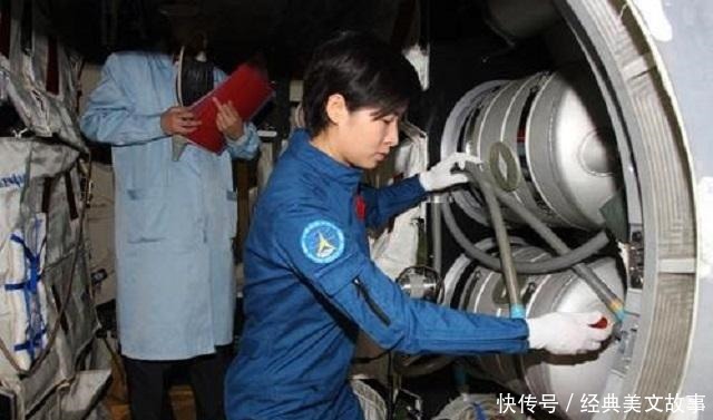女航天员 中国首位女航天员刘洋是英雄,更是孩子的好母亲、父母的好女儿!