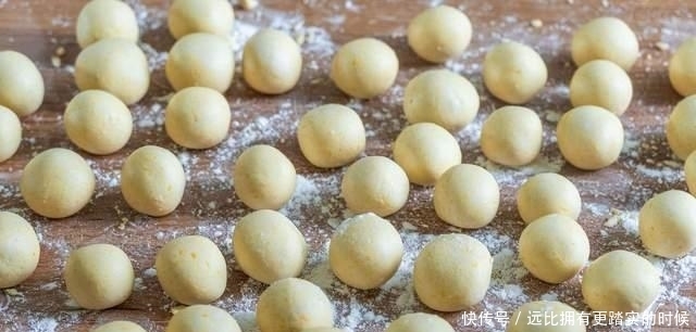 正月十五元宵节,家宴菜单已备好,5荤4素1汤上一桌,十全十美