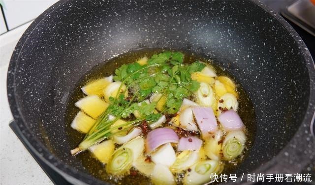 入冬后常吃饺子,饺子店用的3个做饺子馅窍门,饱满多汁,不破皮