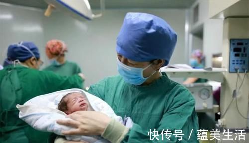 医生|手术出意外,要保我:产妇偷偷塞给医生的小纸条,让人感叹