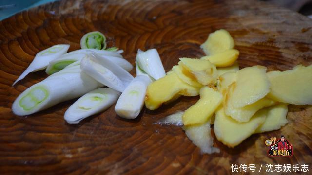 好吃|电饭煲焖鸡最好吃的家庭做法,简单美味又下饭,看看你喜欢吃不