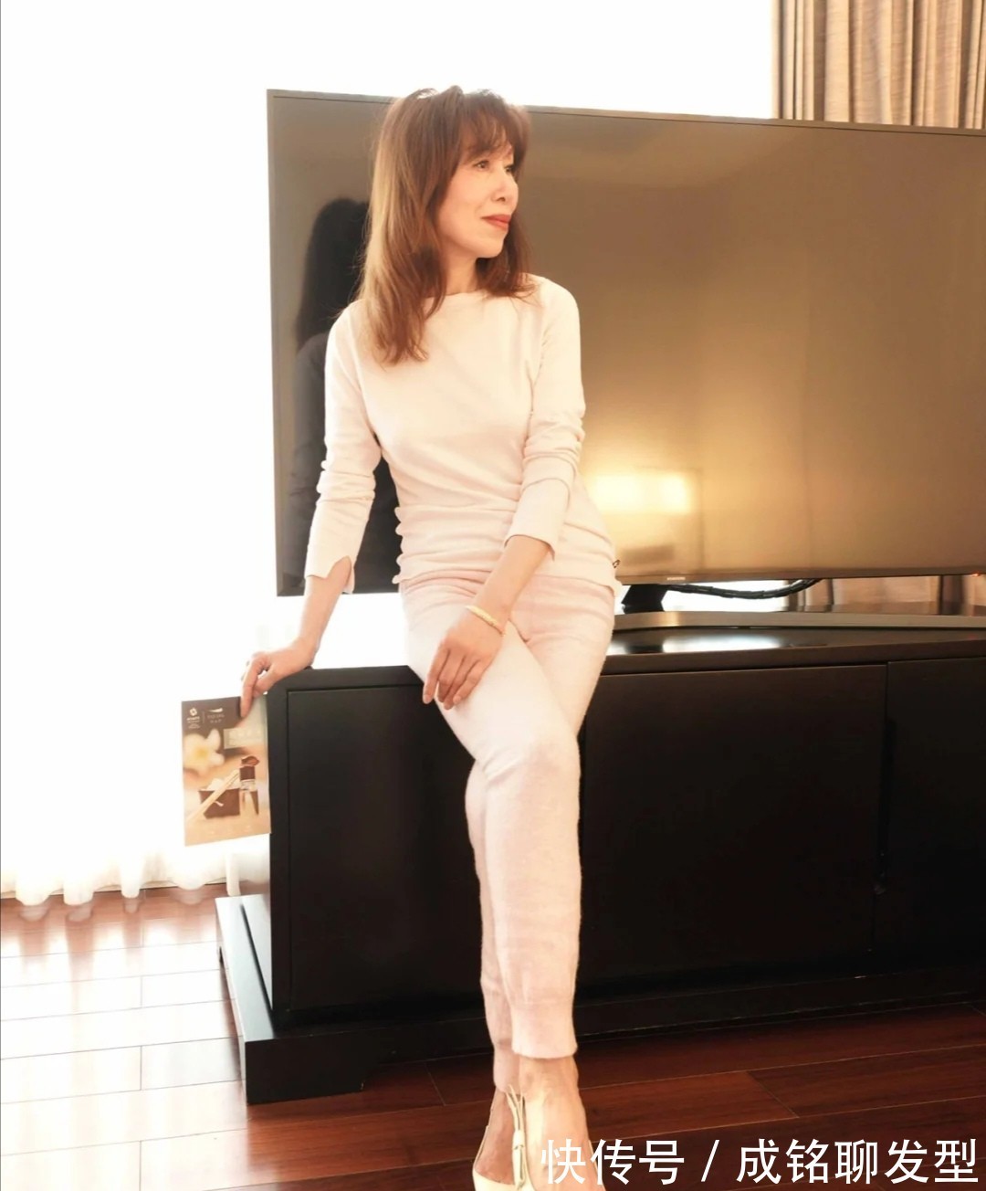 穿搭|这才是60岁奶奶该有的打扮，真实自然不做作，简单随意又显年轻