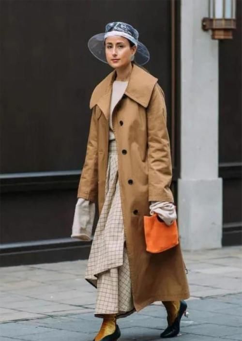 ?西装+裙子,风衣+裙子,今春这么穿也太好看了