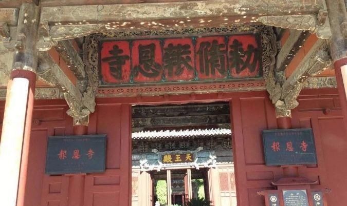 寺庙|中国“最奢侈”的寺庙，全寺用楠木建成，共雕刻有9999条龙