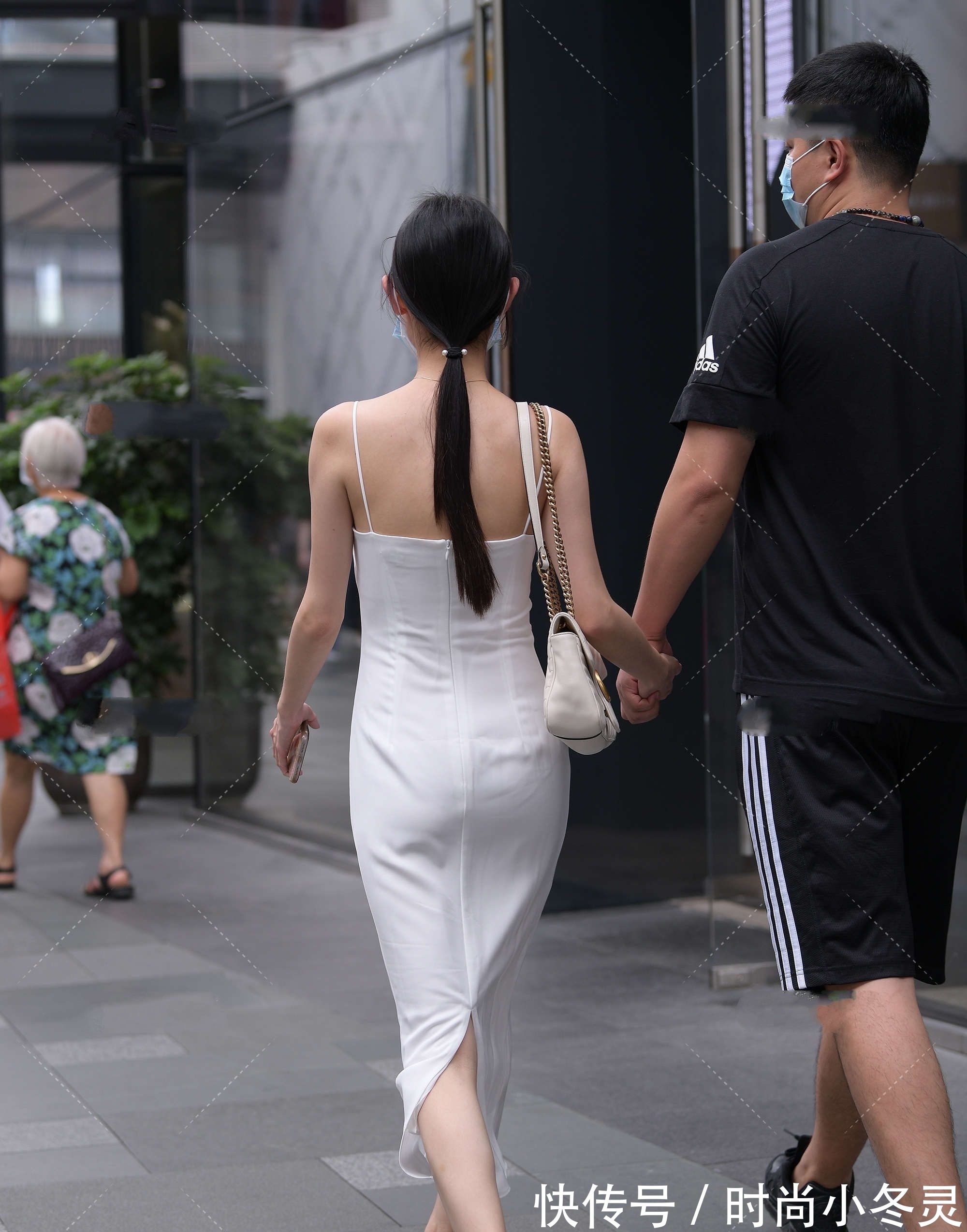 凸显|白色长款连衣裙高贵又纯洁,不仅显瘦还凸显气质