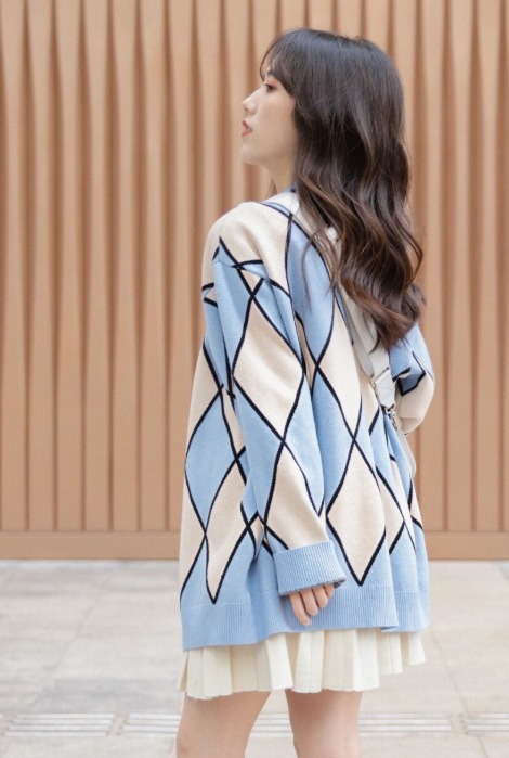 搭配 这个春天,穿“针织衫+半身裙”真美,低调演绎女人味