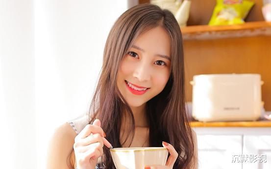 皮肤专家建议：女性坚持这2点，皮肤紧致滑嫩，皱纹不来扰