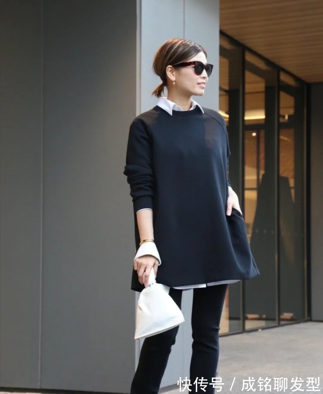 紧身裤 这才是适合50+女性的打扮!简单时尚不扮嫩,优雅老去才是自然