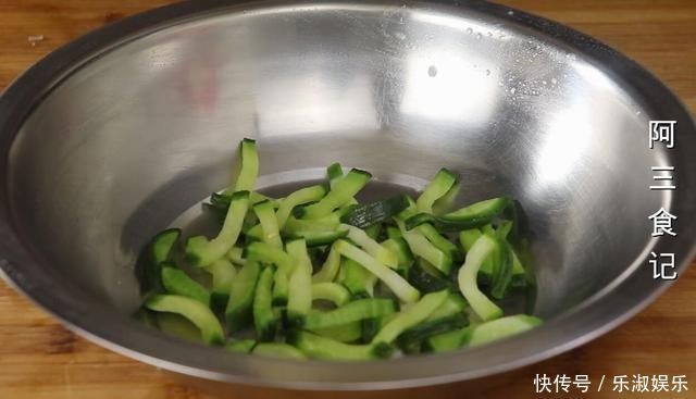 萝卜干的秘制做法,只需这2步,做出来香辣又脆嫩,开胃又解馋