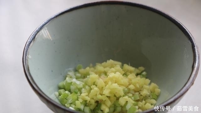 自从学会土豆新吃法，土豆再也不炖了，女儿一口一个停不下来