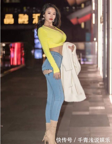 女士 美女脚上搭配一双高跟鞋，多了一些时尚的韵味，显瘦还显高