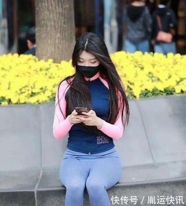 搭配 蓝色打底裤搭配甜美时尚上衣,变得更加时尚,让自己看起来高挑!