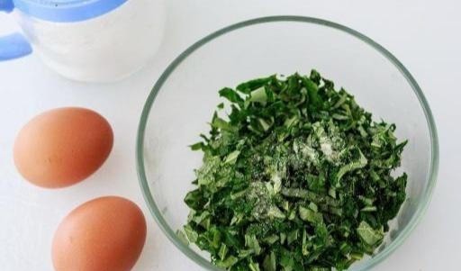 我家每年必吃,是菜也是药,用来炒鸡蛋比香椿还香,有花盆就能种