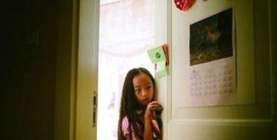 游戏|“宝贝你赢了,快出来”,宝妈与女儿捉迷藏,却再也找不到孩子了