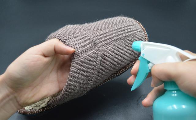 不管棉拖有多脏,试试这个方法,不用水洗不用晾晒,棉拖立马干净