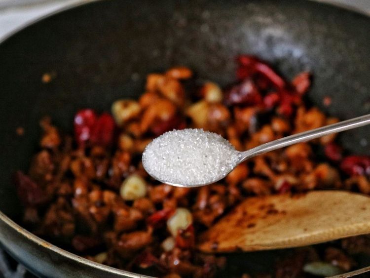 自制麻辣鸡丁,香辣开胃,一口接着一口,好吃到停不下来