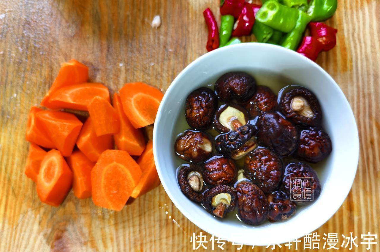 step|做焖烧鸡时，鸡肉要不要先焯水牢记2个窍门，鸡肉不腥爽滑入味