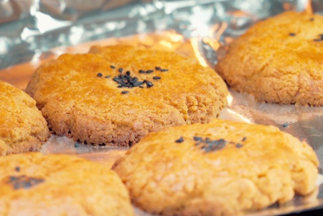 1碗面粉1个鸡蛋，教你在家做桃酥，香甜又酥脆，全家大小抢着吃