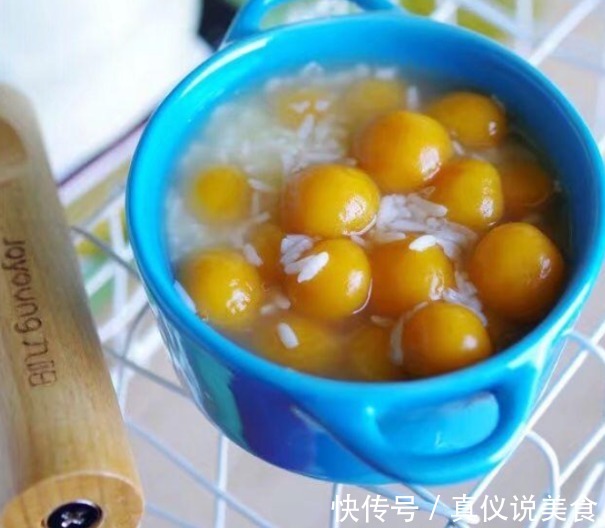 蛋黄南瓜新做法，简单易学，勺子一舀像蛋黄一样，一盆都不够吃！