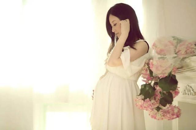 小杨|朋友圈晒出孕妇照,却被亲戚纷纷排斥:你咋不穿多点,不知检点